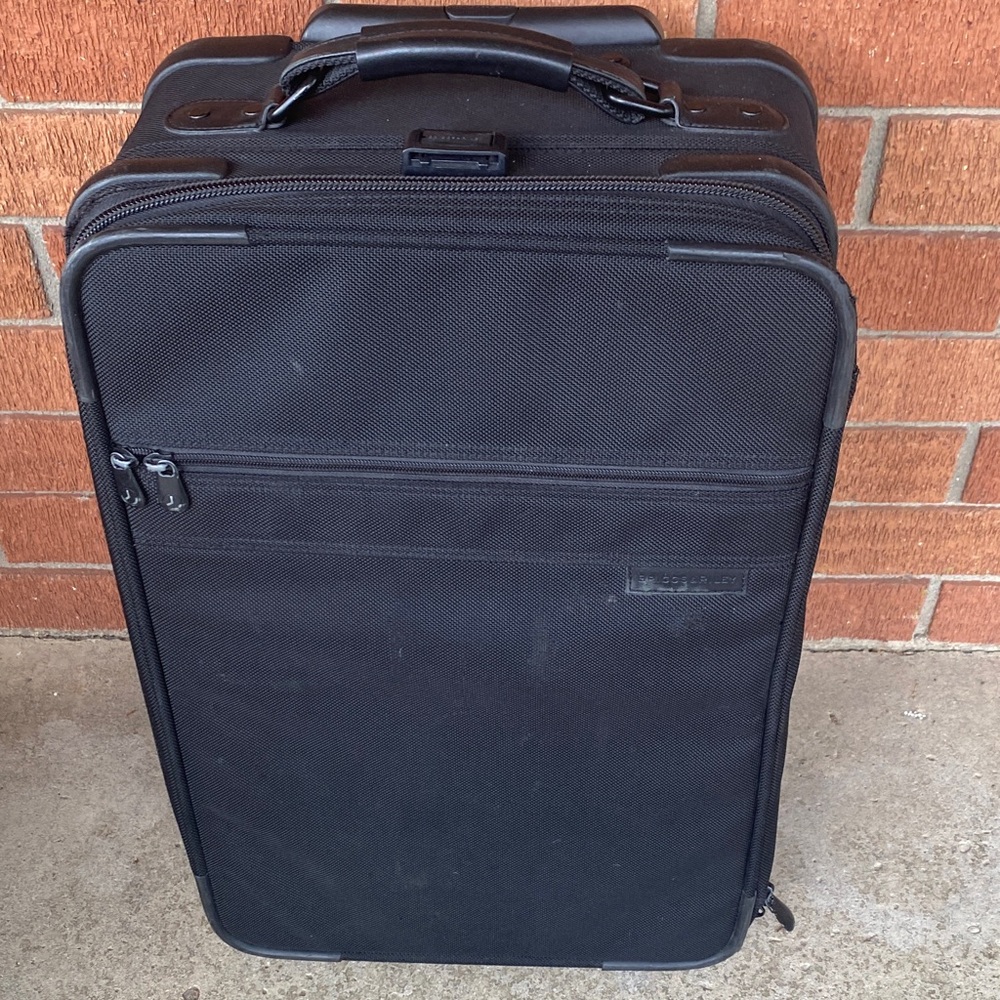 Briggs & Riley Black Rolling travel  Carry-On